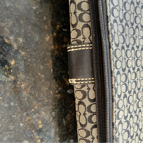 Beaut Coach Wallet. - Picture 2 of 3